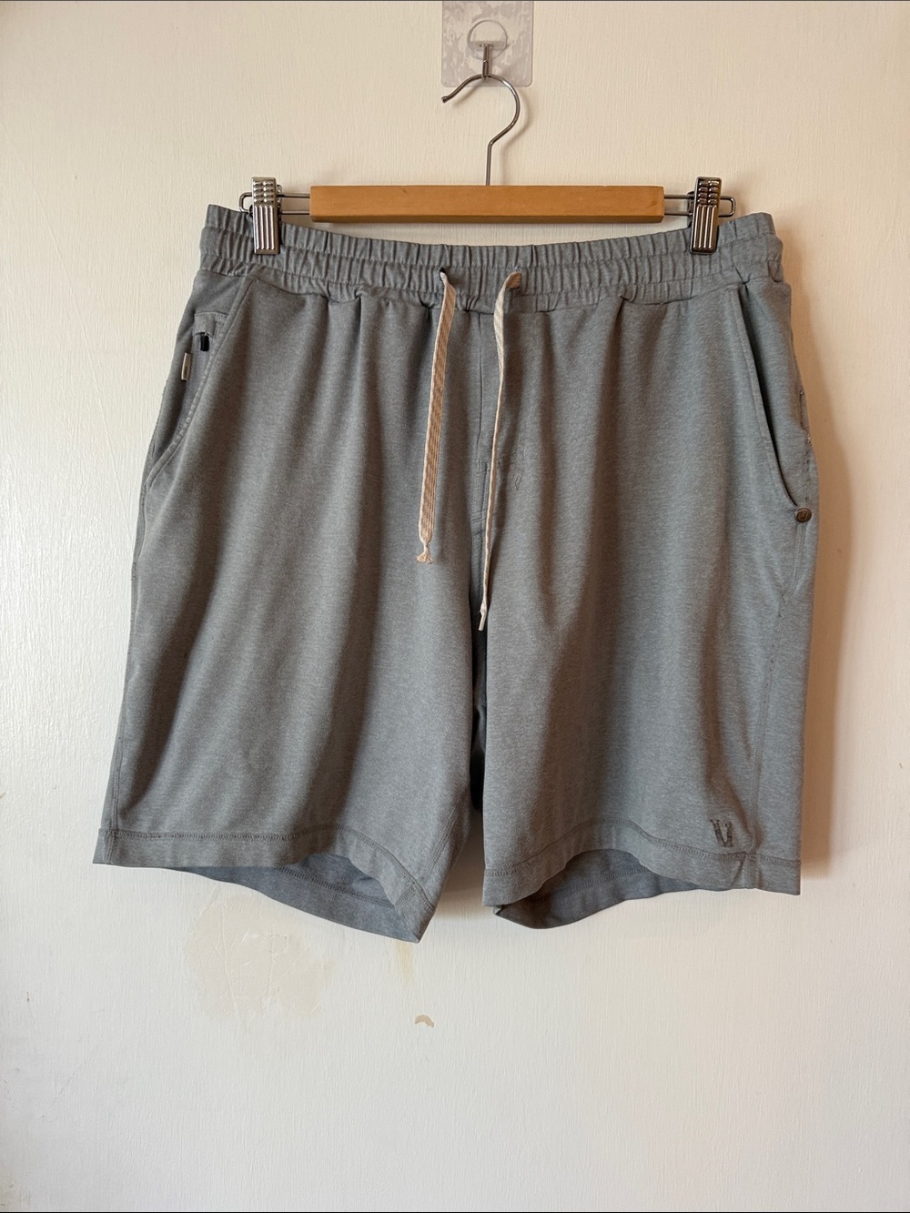 Vuori Ponto Performance Athletic Shorts Dark Heather Gray V344 | Men's Large